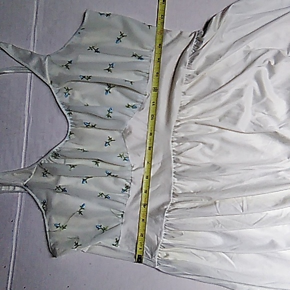 Vintage nightgown - Picture 5 of 16